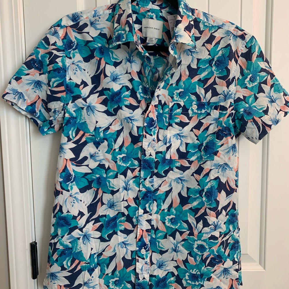 NWT American Eagle Short Sleeve Button Up Blue Small
